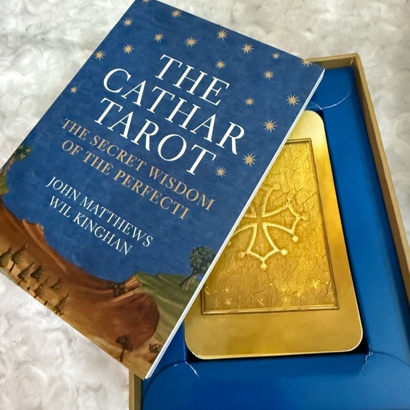 The Cathar Tarot by John Matthews and Wil Kinghan - Blue - Picture 3 of 3